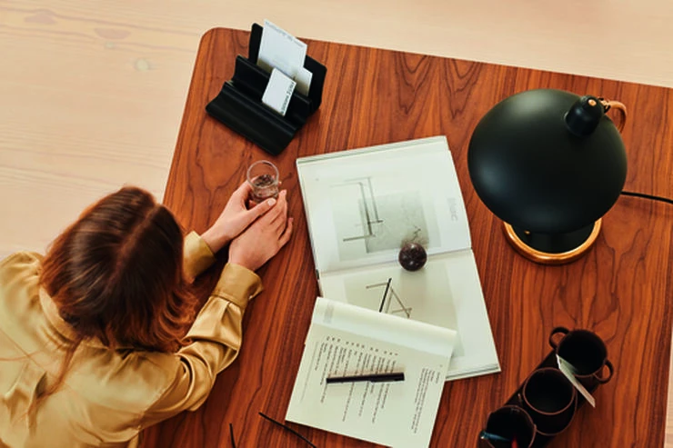 Fritz Hansen Kaiser Idell 6631-T Luxus, Matt Black/brass EU Sort - Billede 3